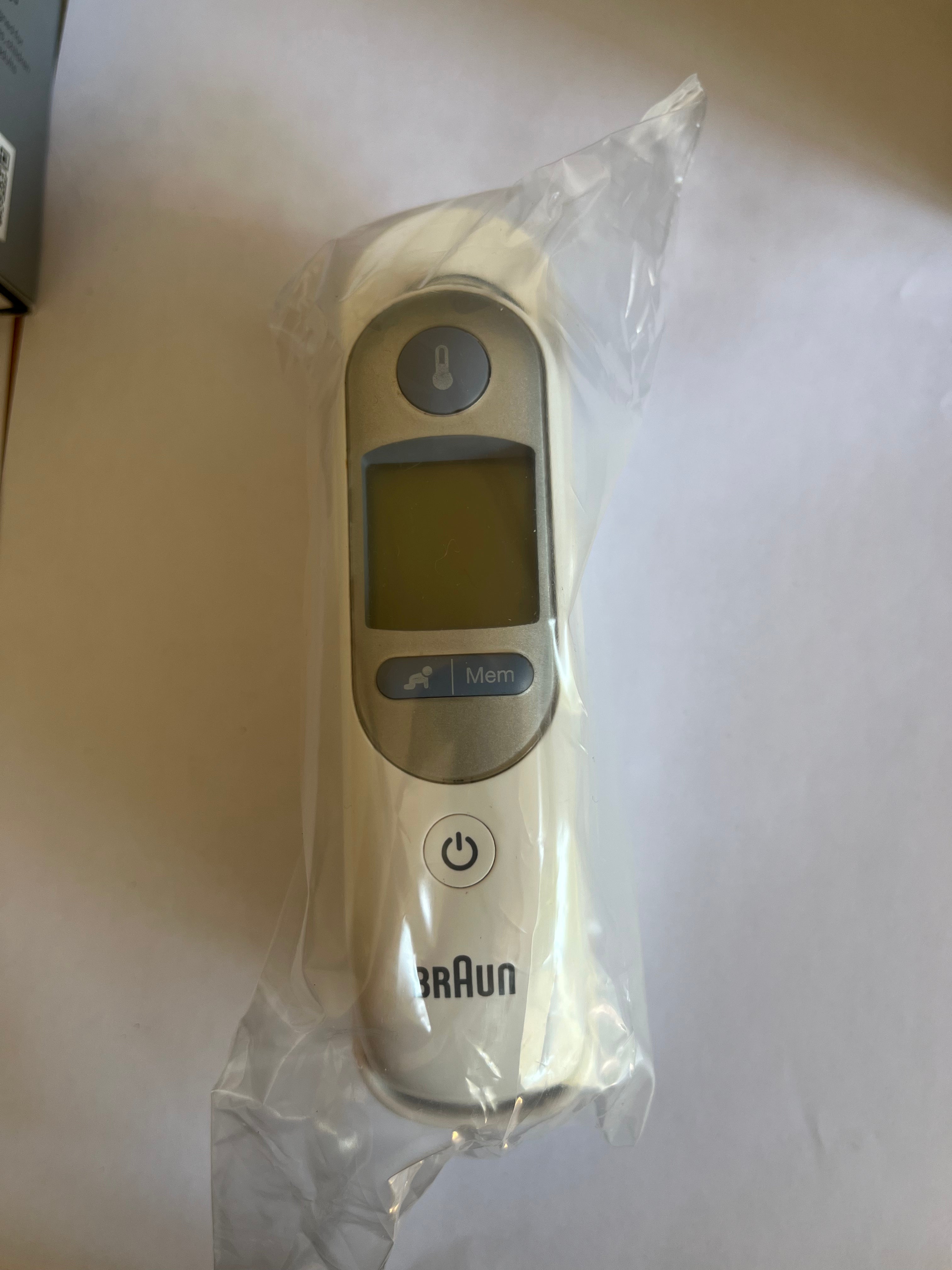 Braun ThermoScan 7 Ear thermometer - Age Precision Technology - Colour-coded Digital Display - Baby and Infant Friendly - #1 Brand among doctors